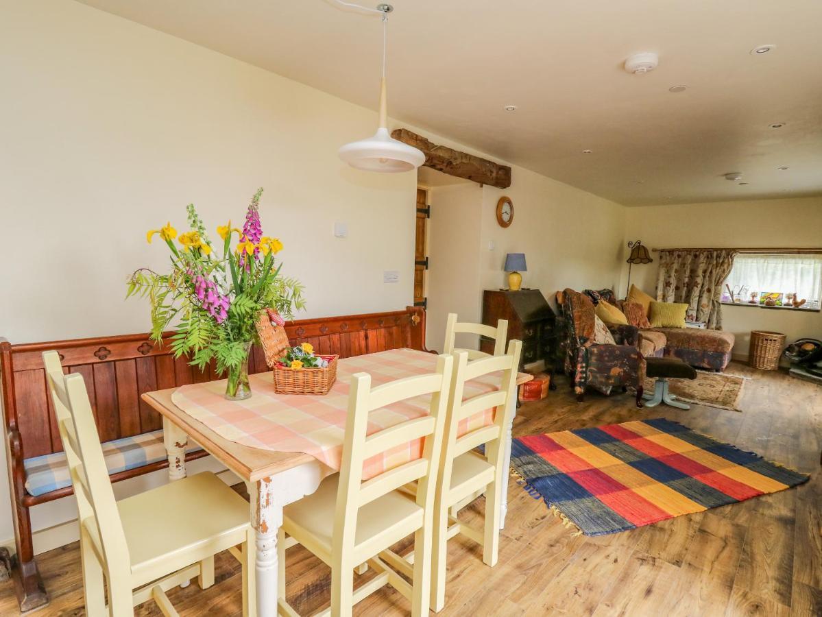 Buzzards Breg Villa Builth Wells Bagian luar foto